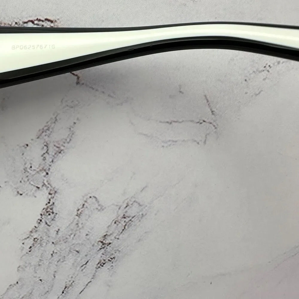 New Prada Sunglasses - Picture 11 of 16